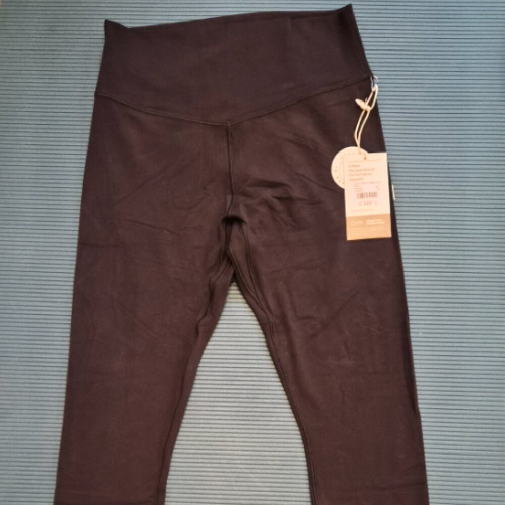 Vuori Black Yoga Leggings Size M - NWT